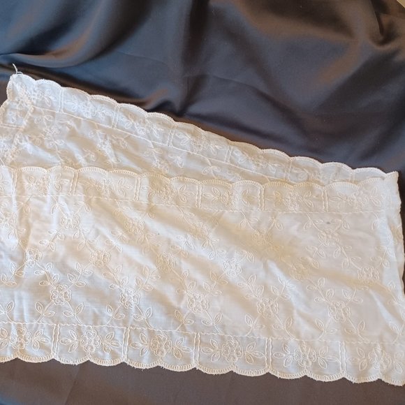 Two Vintage Embroidered Table Runners. One 4' 10" x 12" & One 3' 5" x 12" - Picture 9 of 13